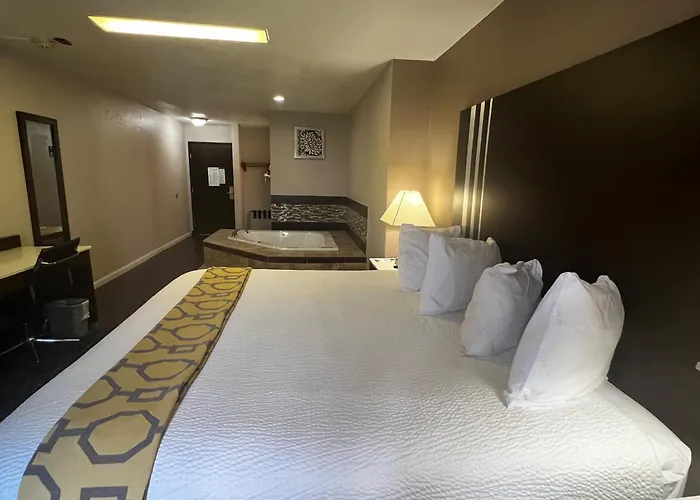 Baymont By Wyndham Port Arthur - Groves Area