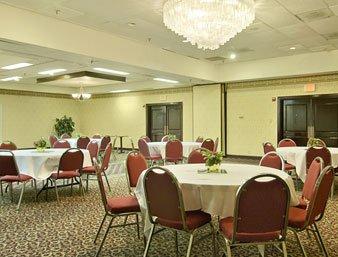 Baymont By Wyndham - Groves Area Hotel