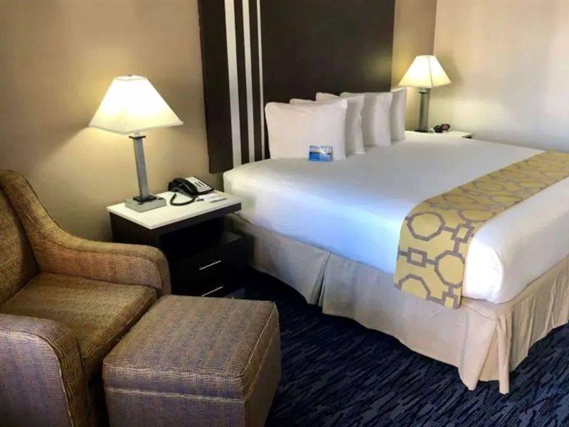 Baymont By Wyndham - Groves Area Hotel 2*