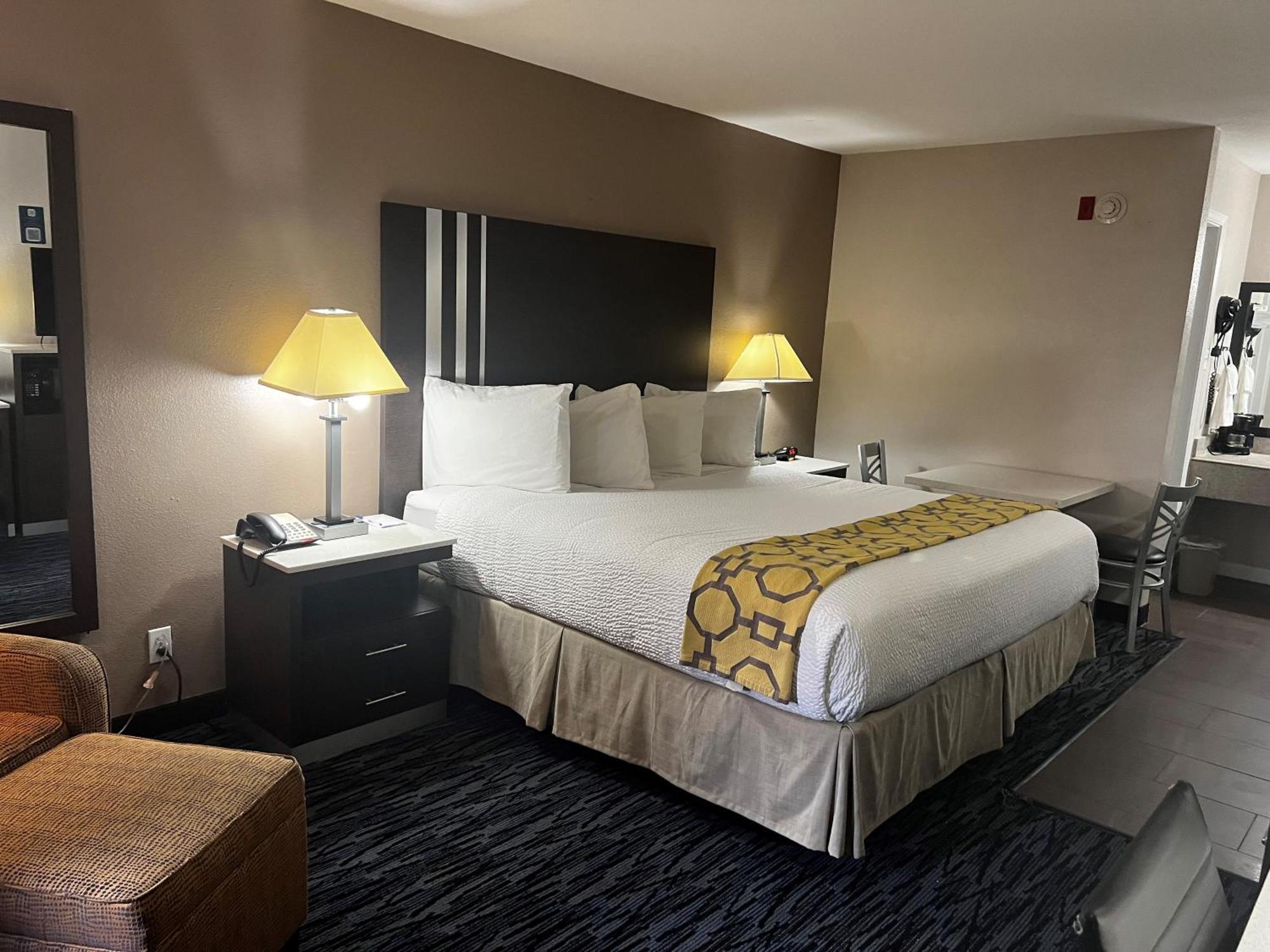 Hotel Baymont By Wyndham - Groves Area 2*