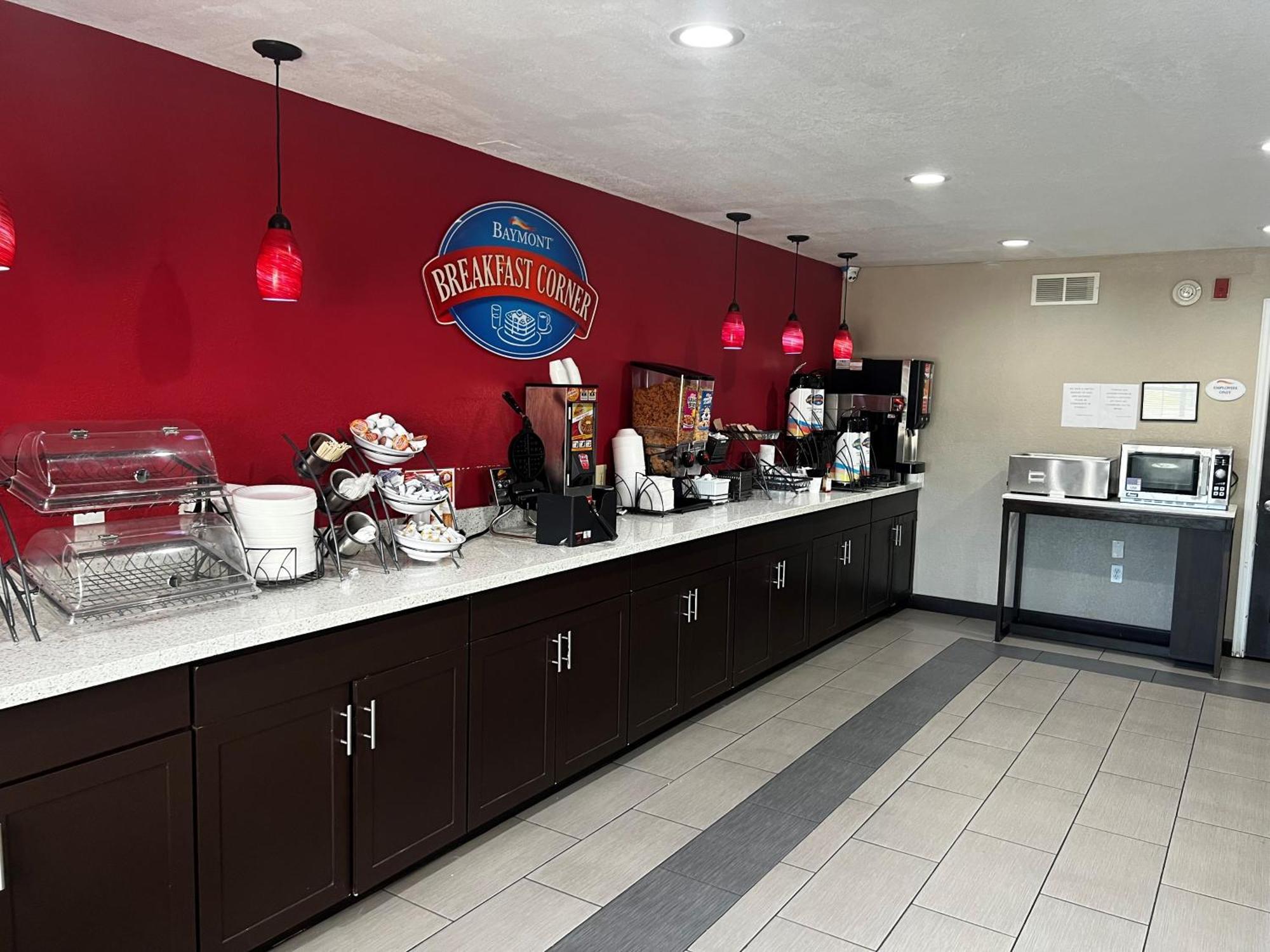 Baymont By Wyndham - Groves Area Hotel 2*