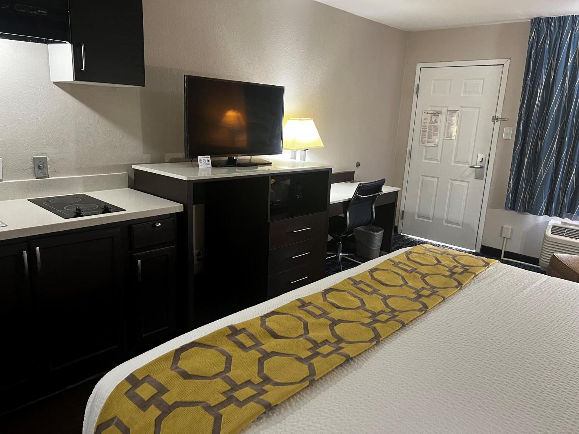 Hotel Baymont By Wyndham - Groves Area 2*